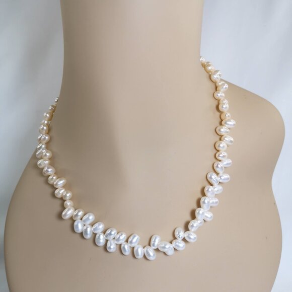 New Faux Fresh pearl necklace with claps White & Off white  NWOT - Picture 1 of 6